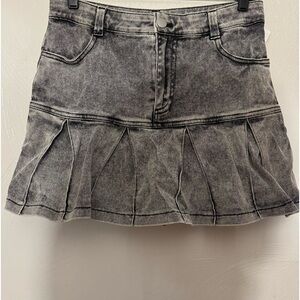 Pleated denim skort